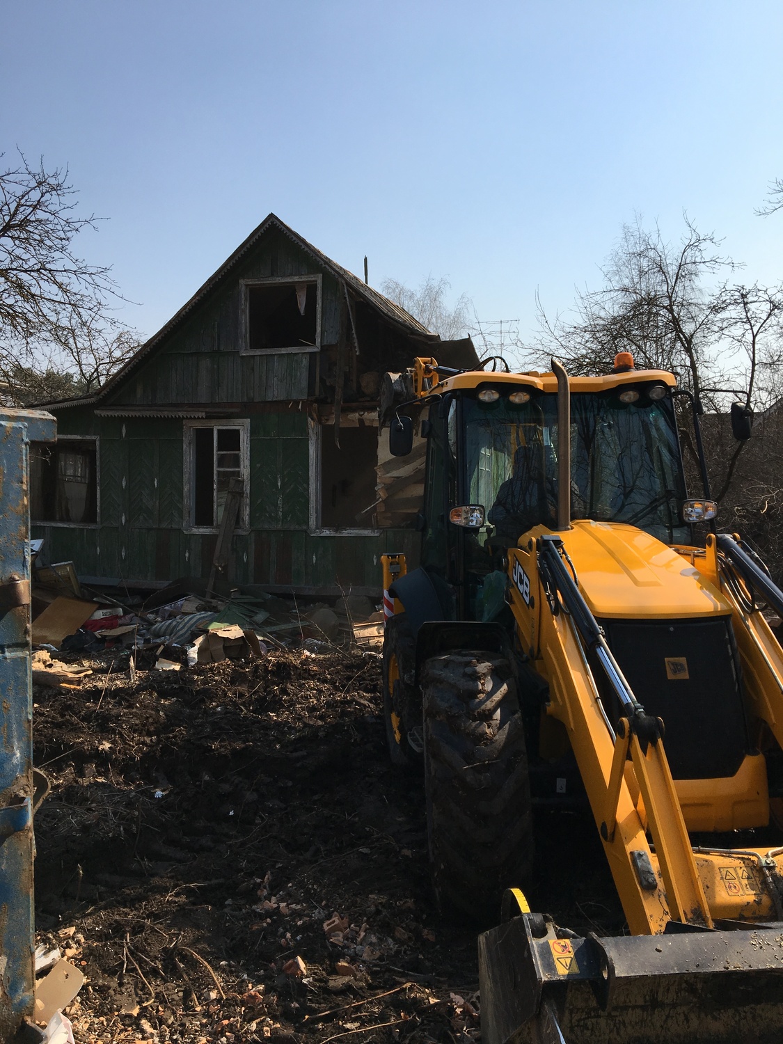 🏚️ Демонтаж деревянного дома: цены и услуги | Стоимость разборки с вывозом  в Москве и области 🚚